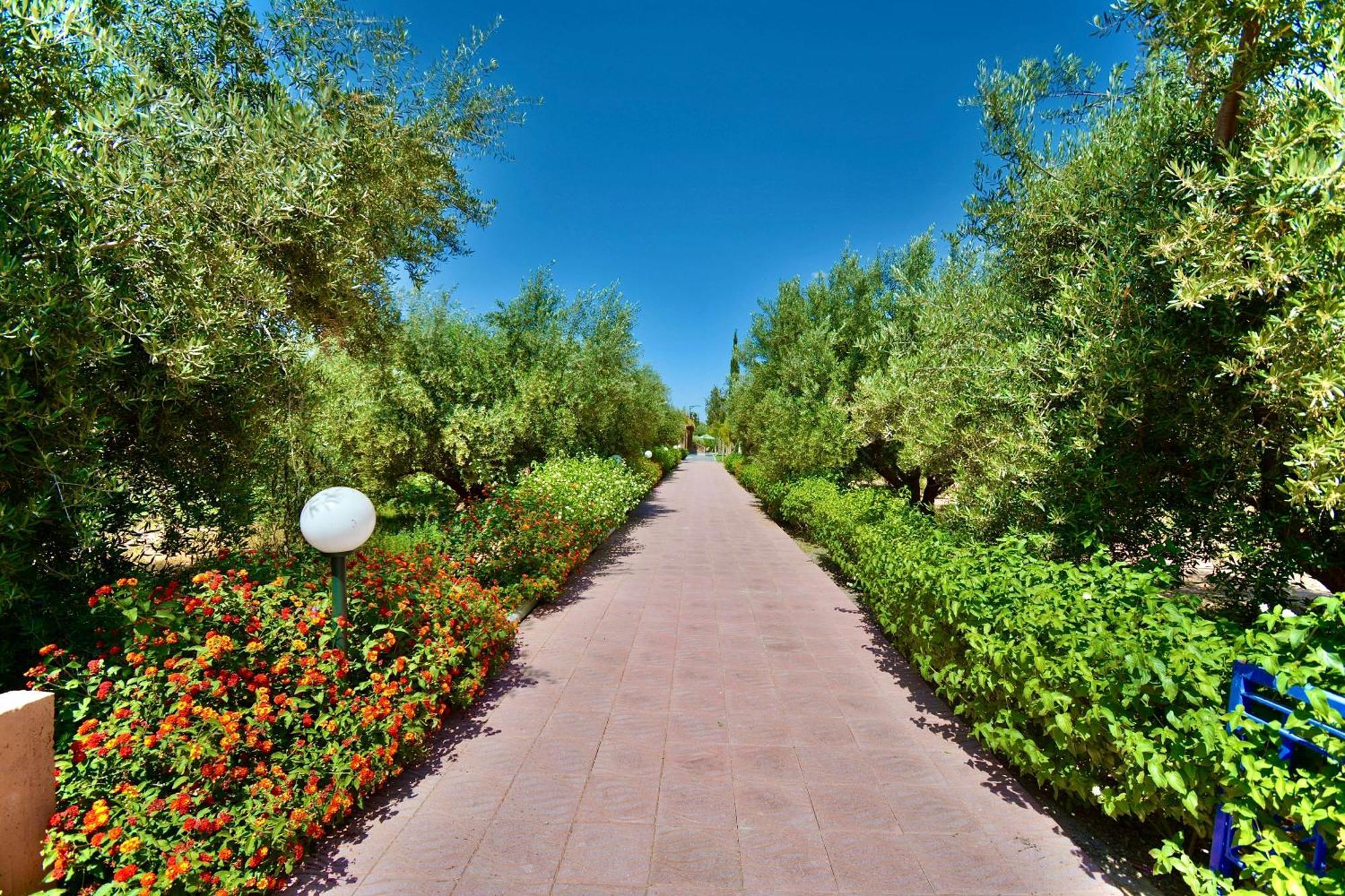 Ferme De Vacances Avec Une Grande Villa A Marrakech Marrakesh Exterior photo